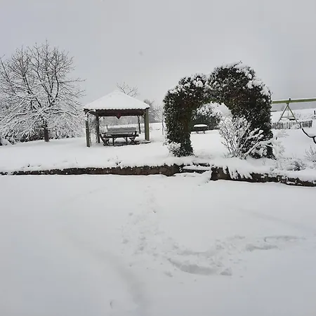 Charming Ardennes Getaway, Cleaning Included * סטומונט